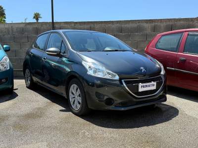 Peugeot 208 sempre in box Nero usata Napoli