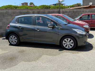 Peugeot 208 sempre in box Nero usata Napoli