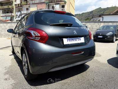 Peugeot 208 sempre in box Nero usata Napoli