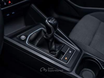 Volkswagen Golf 1.0 TSI 90cv EVO life ok neopatentati Nero usata Cinisello Balsamo
