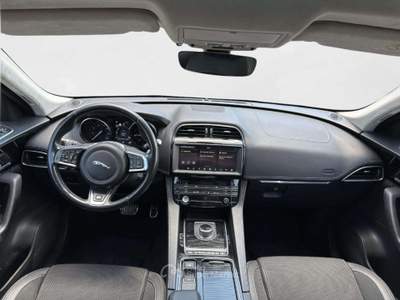 Jaguar F-Pace 2.0 D 240 CV AWD aut. R-Sport Nero usata Monteriggioni