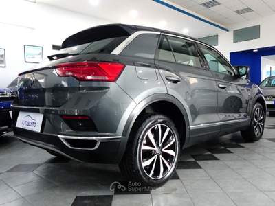Volkswagen T-Roc 1.0 TSI 110 CV STYLE Grigio usata Carlentini