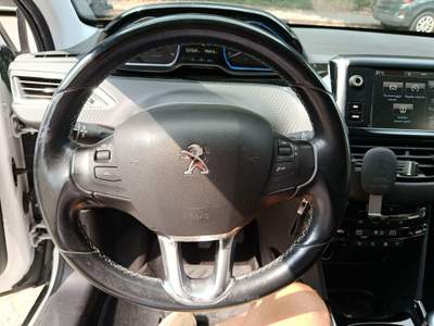 Peugeot 2008 Peugeot 2008 1.6 Blue HDI 120 Allure #6505 Bianco usata Novara
