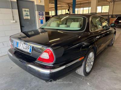 Jaguar XJ 4.2 V8 Executive Nero usata Cremona