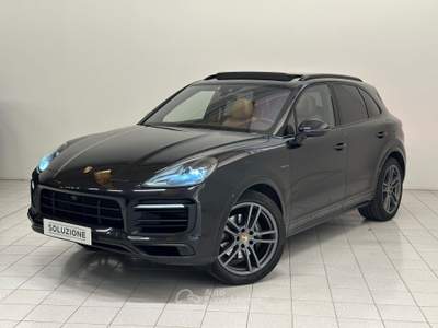 Porsche Cayenne Cayenne 3.0 V6 E-Hybrid Platinum Edition Grigio usata Verbania