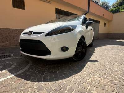 Ford Fiesta Ford fiesta titanium allestimento ST Bianco usata Portico di Caserta