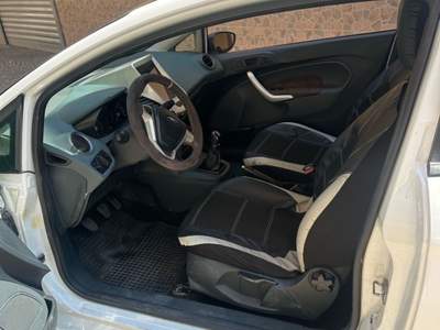 Ford Fiesta Ford fiesta titanium allestimento ST Bianco usata Portico di Caserta