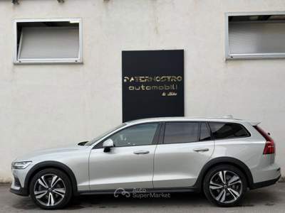 Volvo V60 V60 c.country 2.0 D4 Pro awd geartronic Grigio usata Senise