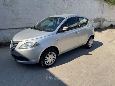 Lancia Ypsilon 85 CV 5 porte Metano Ecochic Elefantino Argento usata MOLFETTA