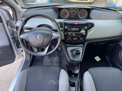 Lancia Ypsilon 85 CV 5 porte Metano Ecochic Elefantino Argento usata MOLFETTA