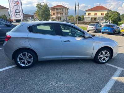 Alfa Romeo Giulietta Giulietta 1.6 JTDm-2 105 CV Distinctive GARANZIA ESTENDIBILE Argento usata Villanova Canavese