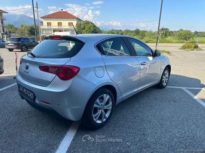 Alfa Romeo Giulietta Giulietta 1.6 JTDm-2 105 CV Distinctive GARANZIA ESTENDIBILE Argento usata Villanova Canavese
