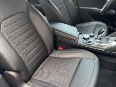Alfa Romeo Stelvio AT8 Q4 Executive Blu/Azzurro usata MOLFETTA