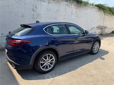 Alfa Romeo Stelvio AT8 Q4 Executive Blu/Azzurro usata MOLFETTA