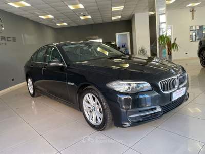 BMW Serie 5 520d 520d 184cv Luxury Nero usata Gioia Tauro