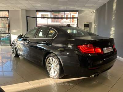 BMW Serie 5 520d 520d 184cv Luxury Nero usata Gioia Tauro