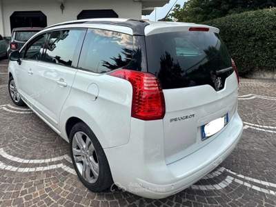 Peugeot 5008  1.6 HDi 112 CV Allure Bianco usata ANGRI