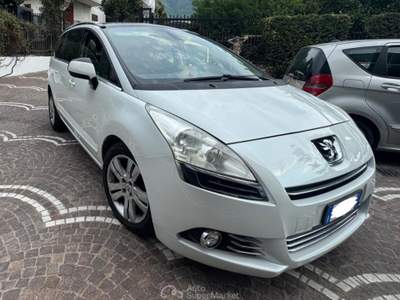 Peugeot 5008  1.6 HDi 112 CV Allure Bianco usata ANGRI