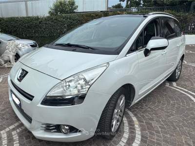 Peugeot 5008  1.6 HDi 112 CV Allure Bianco usata ANGRI