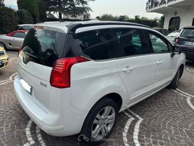 Peugeot 5008  1.6 HDi 112 CV Allure Bianco usata ANGRI
