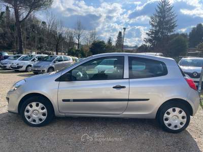 Renault Clio Solo  93.000 km certificati Argento usata Farnese