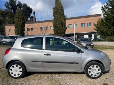 Renault Clio Solo  93.000 km certificati Argento usata Farnese