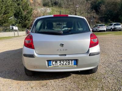 Renault Clio Solo  93.000 km certificati Argento usata Farnese