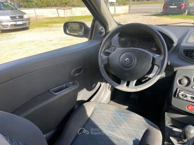 Renault Clio Solo  93.000 km certificati Argento usata Farnese