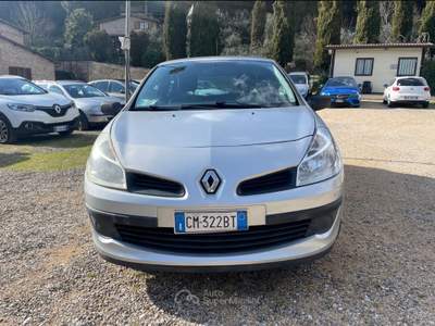 Renault Clio Solo  93.000 km certificati Argento usata Farnese
