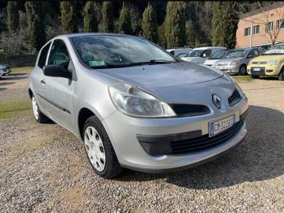 Renault Clio Solo  93.000 km certificati Argento usata Farnese