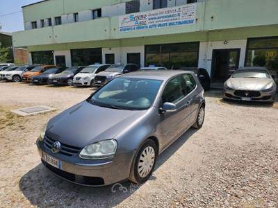 Volkswagen Golf 1.6 16V FSI 3p. Comfortline usata Pesaro