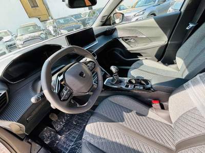 Peugeot 2008 Peugeout 1.2 puretech Allure s&s 100cv Nero usata Olbia
