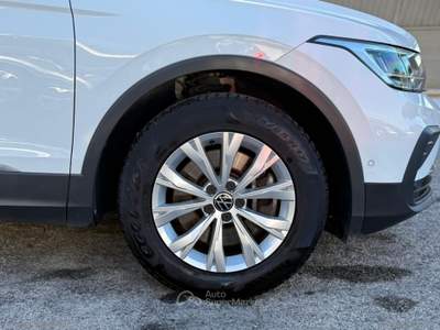Volkswagen Tiguan Tiguan 1.4 TSI eHYBRID DSG Life Bianco usata Mesagne
