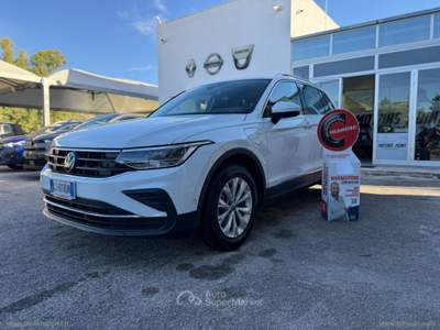 Volkswagen Tiguan Tiguan 1.4 TSI eHYBRID DSG Life Bianco usata Mesagne