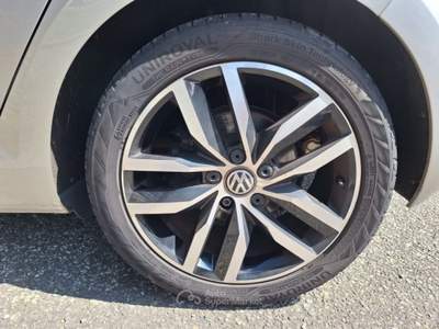 Volkswagen Golf 2.0 TDI 5p. Highline BlueMotion Technolgy UNICO PR Grigio usata Varallo