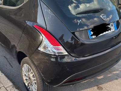 Lancia Ypsilon lancia ypsilon 0.9 metano  Nero usata San Vitaliano