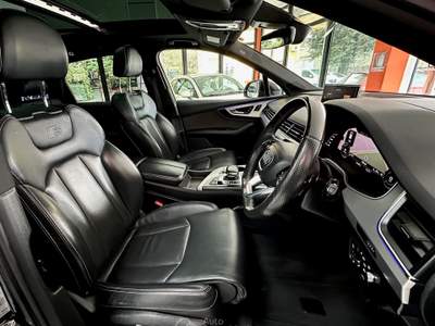 Audi Q7 3.0 tdi quattro 7p. "S-LINE" "GUIDA DX" Nero usata Cividate Camuno