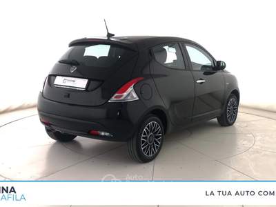 Lancia Ypsilon  - ypsilon 1.0 firefly hybrid platino s&s 70cv Nero usata Marcianise