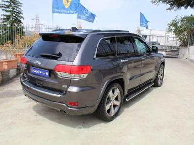 Jeep Grand Cherokee 3.0 V6 CRD 250 CV Multijet II Overland Grigio usata Padula