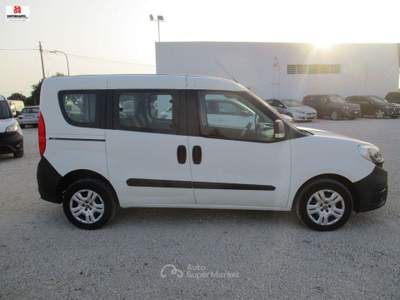 Fiat Doblò cargo combi 1.3 m.jet 16V N1 95CV Bianco usata Vittoria