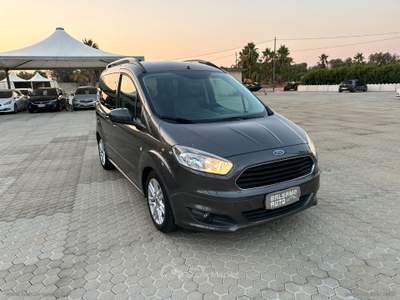 Ford Tourneo Courier Tourneo Courier 1.5 TDCI 100 CV Plus Grigio usata San Michele Salentino