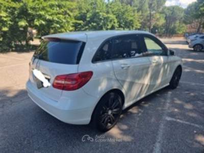 Mercedes-Benz Classe B MERCEDES CLASSE B 180 NEOPATENTATI Bianco usata Varese