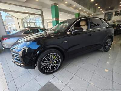 Porsche Cayenne Cayenne 3.0 V6 E-Hybrid Nero usata SAN MICHELE SALENTINO