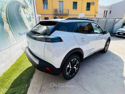 Peugeot 2008 PEUGEOUT 2008 1.2 hybrid Allure 145cv e-dcs6 KM0 Bianco usata Olbia