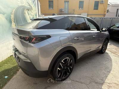 Peugeot 3008 1.2 hybrid Allure 145cv e-dcs6 Grigio usata Olbia
