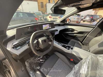 Peugeot 3008 1.2 hybrid Allure 145cv e-dcs6 Grigio usata Olbia