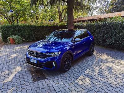 Volkswagen T-Roc 2.0 tsi R 4motion 300cv dsg Blu/Azzurro usata Cairate Volkswagen T-Roc 2.0 tsi R 4motion 300cv dsg Blu/Azzurro usata Cairate