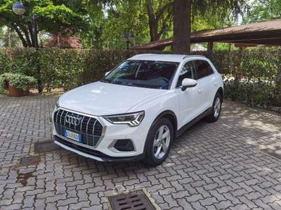 Audi Q3 35 2.0 tdi Business Advanced s-tronic Bianco usata Cairate