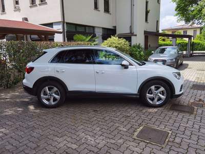 Audi Q3 35 2.0 tdi Business Advanced s-tronic Bianco usata Cairate