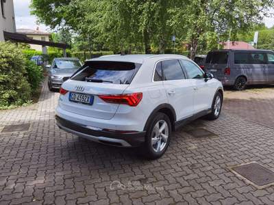 Audi Q3 35 2.0 tdi Business Advanced s-tronic Bianco usata Cairate
